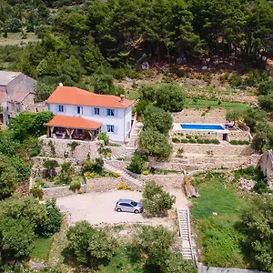 Mora Villa